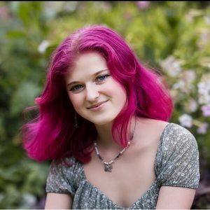 Meet your Posher, Holly